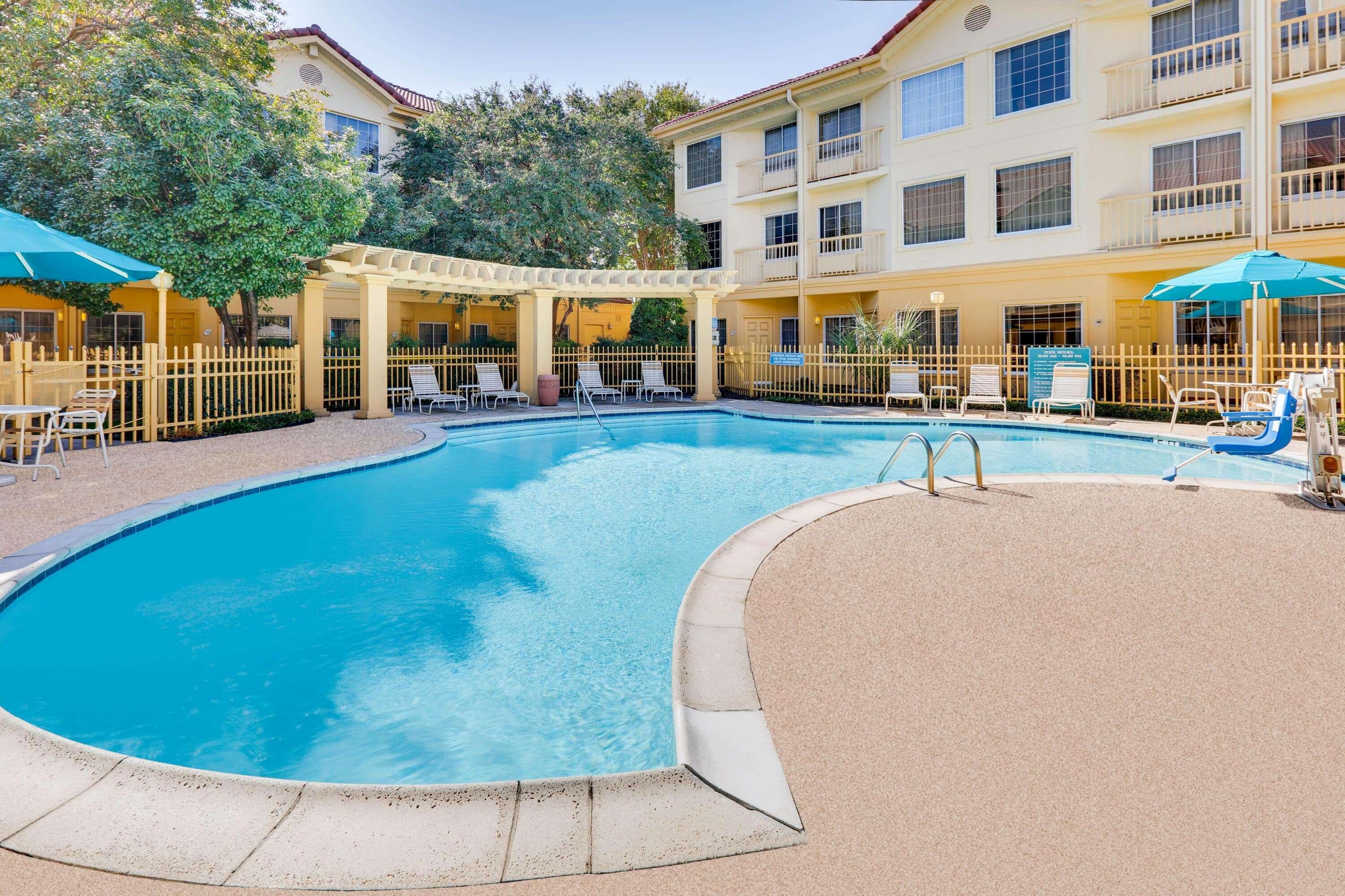 La Quinta By Wyndham Dallas - Addison Galleria Exterior foto
